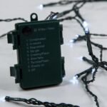 ΣΕΙΡΑ, 48 LED 3mm, ΜΠΑΤΑΡΙΑΣ 3xAA, 8 ΠΡΟΓΡΑΜΜΑΤΑ & ΜΝΗΜΗ, TIMER, ΠΡΑΣΙΝΟ PVC ΚΑΛΩΔΙΟ, ΛΕΥΚΟ LED ANA 10cm, ΠΡΟΕΚΤΑΣΗ ΠΑΡΟΧΗΣ 30cm, IP44 (DISPLAY BOX 24τμχ) (600-05500)