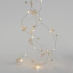 ΣΕΙΡΑ, 20 MINI LED, ΑΚΡΥΛΙΚΑ ΛΟΥΛΟΥΔΙΑ & ΠΕΡΛΕΣ, ΜΠΑΤΑΡΙΑΣ 2xAA, ΧΡΟΝΟΔΙΑΚΟΠΤΗ, ΑΣΗΜΙ ΧΑΛΚΙΝΟ ΚΑΛΩΔΙΟ, ΘΕΡΜΟ ΛΕΥΚΟ LED ΑΝΑ 7.5cm, ΠΡΟΕΚΤΑΣΗ ΠΑΡΟΧΗΣ 50cm, IP20 (600-11479)