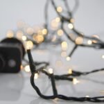 XMAS ΛΑΜΠΑΚΙ ΣΕΙΡΑ PRO 700 LED 3mm 31V & 8.4W ΜΕΤΑΣΧΗΜΑΤΙΣΤΗ ΜΕ 8 ΠΡΟΓΡΑΜΜΑΤΑ & ΜΝΗΜΗ ΠΡΑΣΙΝΟ PVC ΚΑΛΩΔΙΟ ΘΕΡΜΟ ΛΕΥΚΟ LED ANA 5cm ΠΑΡΟΧΗ 3m IP44 (600-01531)