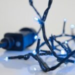 XMAS ΛΑΜΠΑΚΙ ΣΕΙΡΑ 240 LED 3mm 31V ΜΕΤΑΣΧΗΜΑΤΙΣΤΗ ΜΕ 8 ΠΡΟΓΡΑΜΜΑΤΑ & ΜΝΗΜΗ ΠΡΑΣΙΝΟ PVC ΚΑΛΩΔΙΟ ΜΠΛΕ LED ΑΝΑ 5cm ΠΑΡΟΧΗ 3m ΙΡ44 (600-13296)