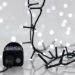 XMAS ΛΑΜΠΑΚΙ ΣΕΙΡΑ 900 LED 3mm 31V ΜΕΤΑΣΧΗΜΑΤΙΣΤΗ ΜΕ 8 ΠΡΟΓΡΑΜΜΑΤΑ & ΜΝΗΜΗ ΠΡΑΣΙΝΟ PVC ΚΑΛΩΔΙΟ ΛΕΥΚΟ LED ΑΝΑ 5cm ΠΑΡΟΧΗ 3m ΙΡ44 (600-13520)