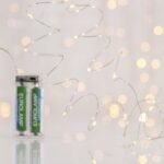 XMAS ΛΑΜΠΑΚΙ ΣΕΙΡΑ 50 MINI LED ΜΠΑΤΑΡΙΑΣ 3AA ΜΕ ΧΡΟΝΟΔΙΑΚΟΠΤΗ ΑΣΗΜΙ ΧΑΛΚΙΝΟ ΚΑΛΩΔΙΟ ΘΕΡΜΟ ΛΕΥΚΟ LED ANA 10cm ΠΑΡΟΧΗ 10cm IP20 (600-07941)