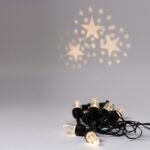 XMAS ΛΑΜΠΑΚΙ ΓΙΡΛΑΝΤΑ ΠΡΟΤΖΕΚΤΟΡΑΣ 8 LED ΑΣΤΕΡΙΑ 4.5V ΜΕΤΑΣΧΗΜΑΤΙΣΤΗ ΣΤΑΘΕΡΟ ΜΑΥΡΟ PVC ΚΑΛΩΔΙΟ ΘΕΡΜΟ ΛΕΥΚΟ LED ΑΝΑ 50cm ΠΑΡΟΧΗ 5m IP44 (600-03602)