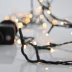 XMAS ΛΑΜΠΑΚΙ ΣΕΙΡΑ 240 LED 3mm 31V ΜΕΤΑΣΧΗΜΑΤΙΣΤΗ ΜΕ 8 ΠΡΟΓΡΑΜΜΑΤΑ & ΜΝΗΜΗ ΠΡΑΣΙΝΟ PVC ΚΑΛΩΔΙΟ ΘΕΡΜΟ ΛΕΥΚΟ LED ΑΝΑ 5cm ΠΑΡΟΧΗ 3m ΙΡ44 (600-13281)