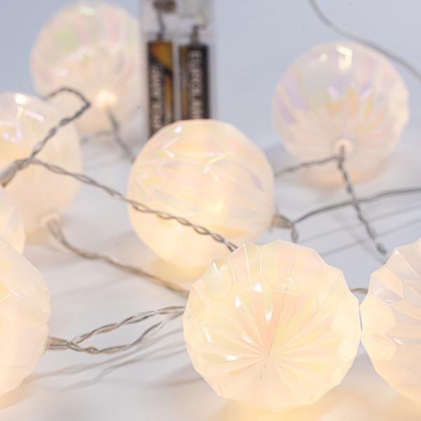 fbe6de96dff44fe091c7fc296901a5d8 ΣΕΙΡΑ, 10 LED 5mm, ΛΕΥΚΕΣ ΑΝΑΓΛΥΦΕΣ ΜΠΑΛΕΣ, ΜΠΑΤΑΡΙΑΣ 2xAA, ΔΙΑΦΑΝΟ PVC ΚΑΛΩΔΙΟ, ΘΕΡΜΟ ΛΕΥΚΟ LED ΑΝΑ 15cm, ΠΡΟΕΚΤΑΣΗ ΠΑΡΟΧΗΣ 30cm, IP20 (600-11477) - Image 1