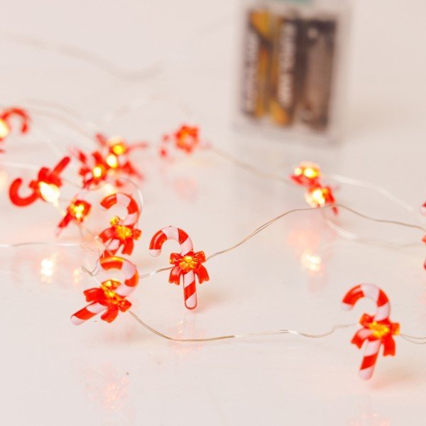 fd3fcb16bdbb4ebd96e5b298becc729e ΣΕΙΡΑ, 20 MINI LED, ΖΑΧΑΡΩΤΟ ΜΕ KOKKINO ΦΙΟΓΚΟ, ΜΠΑΤΑΡΙΑΣ 3xAA, ΧΡΟΝΟΔΙΑΚΟΠΤΗ, ΑΣΗΜΙ ΧΑΛΚΙΝΟ ΚΑΛΩΔΙΟ, ΘΕΡΜΟ ΛΕΥΚΟ LED ΑΝΑ 10cm, ΠΡΟΕΚΤΑΣΗ ΠΑΡΟΧΗΣ 30cm, IP20 (600-03356) - Image 1